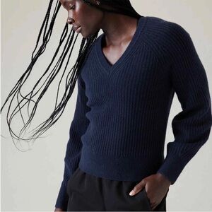 ATHLETA MERINO LAYOVER V-NECK SWEATER - NAVY BLUE